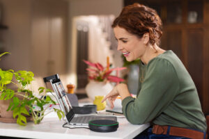 Jabra-Speak2-75-Lifestyle-Kitchen-Island-Call-Medium Jabra-Speak2-75-Lifestyle-Kitchen-Island-Call-Medium